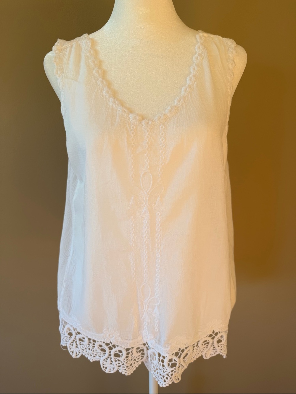 Women's Cotton White Lace-Trim Sleeveless Top
